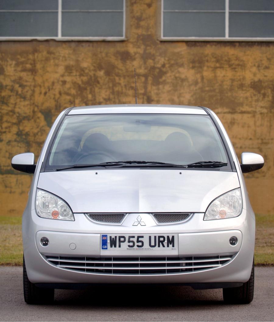  Mitsubishi Colt 3-Door 2004 года  (фото 2 из 55)